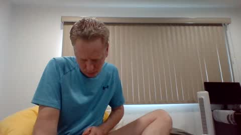 Snapshot of gamerboy200 chatting on July 2, 2:33 am gamerboy200 online show from July 2, 2:33 am