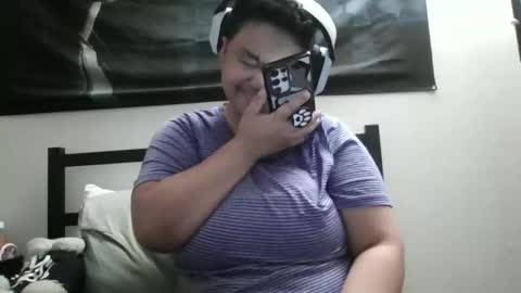 Snapshot of gamergurl3000 chatting on December 1, 12:59 am GamerGurl online show from December 1, 12:59 am