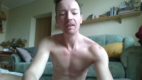 Snapshot of garfield42 chatting on January 21, 9:35 am Garfield online show from January 21, 9:35 am