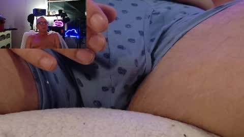 garnettrobert438 online show from May 9, 7:19 pm