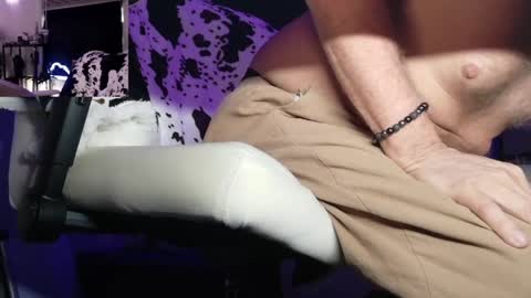 garnettrobert438 online show from June 2, 12:01 am