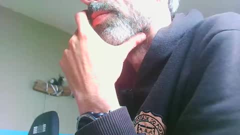 Snapshot of garrafade24 chatting on April 7, 9:54 am Garrafade24 online show from April 7, 9:54 am