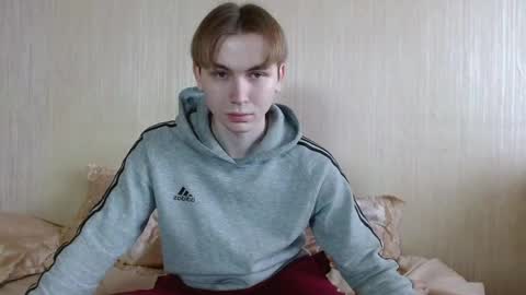 Snapshot of gary_snail33257 chatting on November 5, 7:30 am meow online show from November 5, 7:30 am