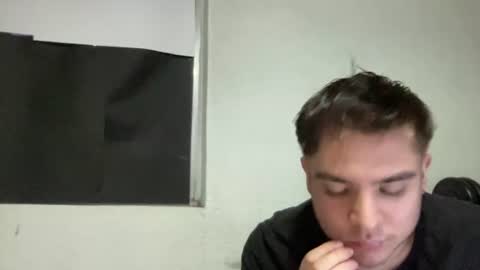 Snapshot of garypinepineapple chatting on June 14, 1:36 am garypinepineapple online show from June 14, 1:36 am