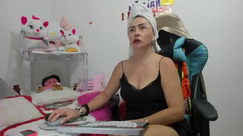 Snapshot of gatitasexy_hot_wet4u chatting on January 3, 8:54 pm Mfe online show from January 3, 8:54 pm