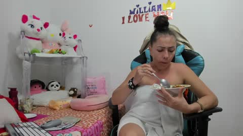 Snapshot of gatitasexy_hot_wet4u chatting on January 22, 1:31 am Mfe online show from January 22, 1:31 am