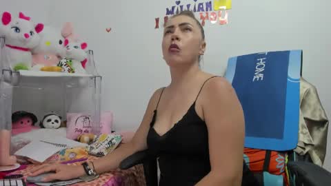 Snapshot of gatitasexy_hot_wet4u chatting on March 6, 1:37 am Mfe online show from March 6, 1:37 am