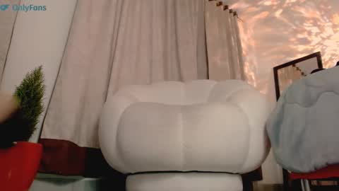 Snapshot of gattouz1 chatting on March 10, 7:53 am Isabela online show from March 10, 7:53 am