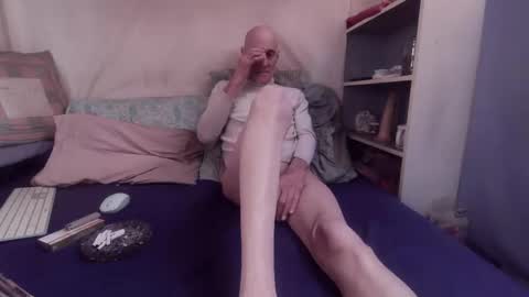 Snapshot of gayrobbin chatting on February 10, 2:10 pm gayrobbin online show from February 10, 2:10 pm