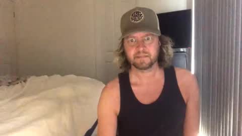 Snapshot of gcsurfer81 chatting on October 5, 4:44 am gcsurfer81 online show from October 5, 4:44 am