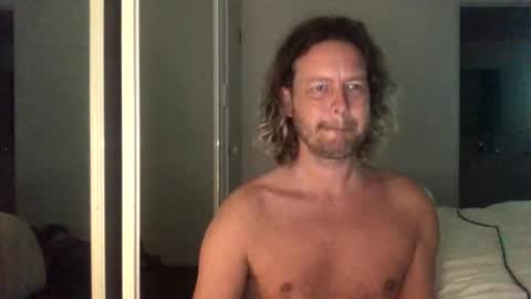 Snapshot of gcsurfer81 chatting on October 31, 9:10 am gcsurfer81 online show from October 31, 9:10 am