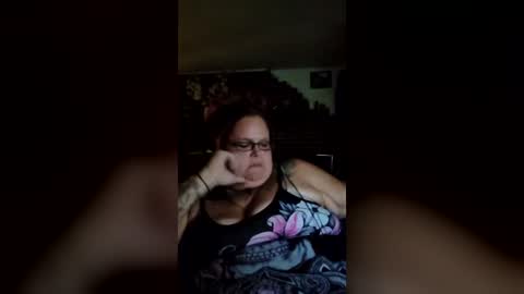 Snapshot of gearheadgoddess chatting on July 8, 8:35 pm GearHeadGoddess online show from July 8, 8:35 pm