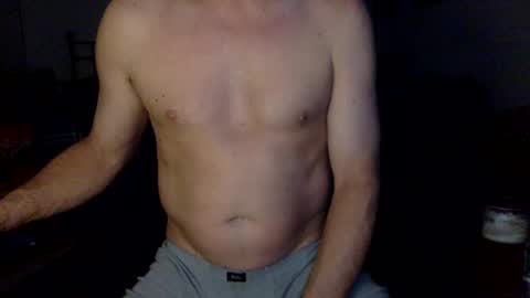 Snapshot of geetarluvver chatting on December 12, 1:43 am geetarluvver online show from December 12, 1:43 am