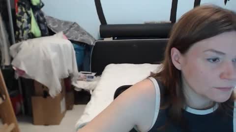 Snapshot of geilecat84 chatting on February 5, 10:42 am geilecat84 online show from February 5, 10:42 am