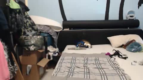 Snapshot of geilecat84 chatting on March 4, 11:27 am geilecat84 online show from March 4, 11:27 am