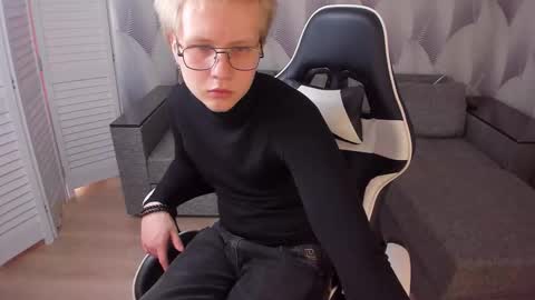 Snapshot of gekz_eles chatting on March 21, 10:53 am GEKZ online show from March 21, 10:53 am