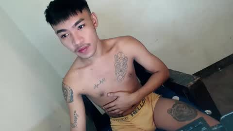 Snapshot of gelluxxx chatting on March 24, 10:42 am gelo online show from March 24, 10:42 am