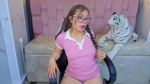 Snapshot of genesis_b_ chatting on March 4, 8:04 pm genesis_b_ online show from March 4, 8:04 pm