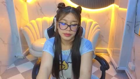 Snapshot of genesis_b_ chatting on March 25, 8:15 pm genesis_b_ online show from March 25, 8:15 pm