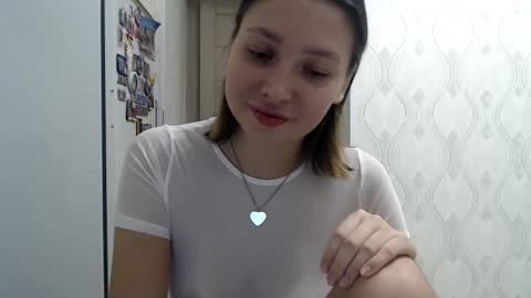 genev__ievee online show from November 18, 5:28 pm