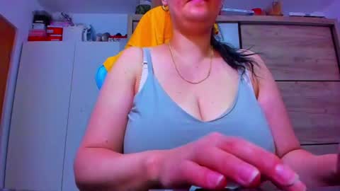 genifersweet online show from June 15, 9:11 am