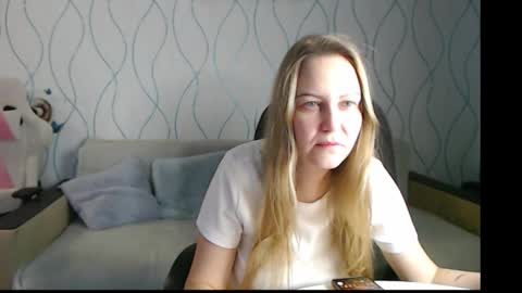 Snapshot of gentle69girl chatting on December 17, 12:44 pm Alice online show from December 17, 12:44 pm