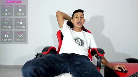 Snapshot of george_bigcock24cm chatting on March 7, 11:18 am george_bigcock24cm online show from March 7, 11:18 am