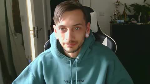 Snapshot of georgek0011 chatting on February 14, 2:14 pm georgek0011 online show from February 14, 2:14 pm