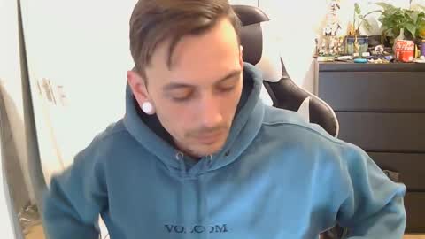 Snapshot of georgek0011 chatting on February 22, 9:46 pm georgek0011 online show from February 22, 9:46 pm