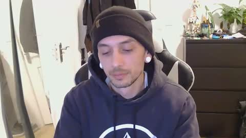 Snapshot of georgek0011 chatting on March 1, 11:18 pm georgek0011 online show from March 1, 11:18 pm