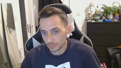 Snapshot of georgek0011 chatting on March 16, 12:27 am georgek0011 online show from March 16, 12:27 am