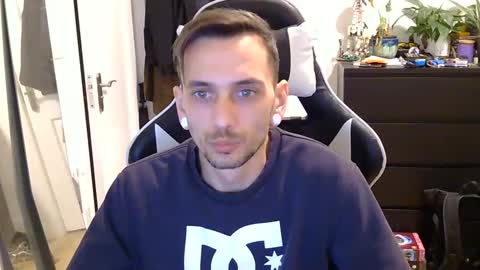 Snapshot of georgek0011 chatting on March 18, 12:58 am georgek0011 online show from March 18, 12:58 am