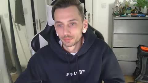 Snapshot of georgek0011 chatting on March 22, 1:31 am georgek0011 online show from March 22, 1:31 am