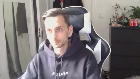 Snapshot of georgek0011 chatting on March 31, 4:40 pm georgek0011 online show from March 31, 4:40 pm