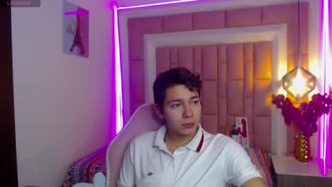 Snapshot of georgesmith_1 chatting on December 10, 2:59 am GEORGE online show from December 10, 2:59 am