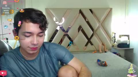 Snapshot of georgesmith_1 chatting on December 19, 4:02 am GEORGE online show from December 19, 4:02 am