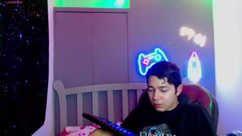 Snapshot of georgesmith_1 chatting on December 27, 6:35 am GEORGE online show from December 27, 6:35 am