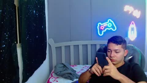 Snapshot of georgesmith_1 chatting on December 30, 6:09 am GEORGE online show from December 30, 6:09 am