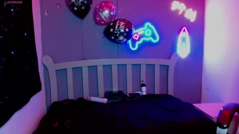 Snapshot of georgesmith_1 chatting on January 7, 6:38 am GEORGE online show from January 7, 6:38 am