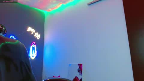 Snapshot of georgesmith_1 chatting on January 12, 4:52 am GEORGE online show from January 12, 4:52 am