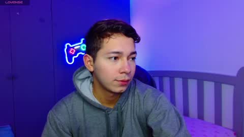 Snapshot of georgesmith_1 chatting on January 20, 1:39 am GEORGE online show from January 20, 1:39 am