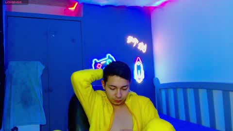 Snapshot of georgesmith_1 chatting on January 27, 4:09 am GEORGE online show from January 27, 4:09 am