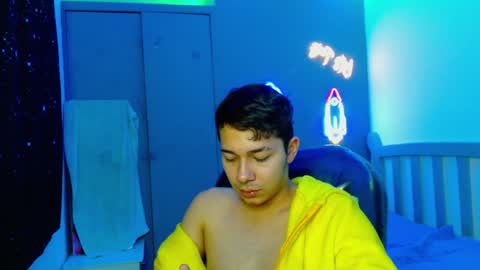 Snapshot of georgesmith_1 chatting on January 27, 10:16 am GEORGE online show from January 27, 10:16 am