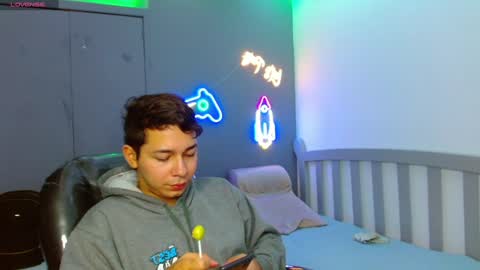 Snapshot of georgesmith_1 chatting on January 30, 6:03 am GEORGE online show from January 30, 6:03 am