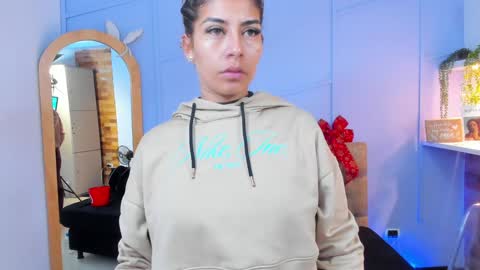Snapshot of georgina_coule chatting on December 20, 12:05 pm Georgina Coule online show from December 20, 12:05 pm