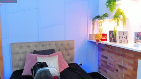 Snapshot of georgina_coule chatting on December 24, 12:00 pm Georgina Coule online show from December 24, 12:00 pm