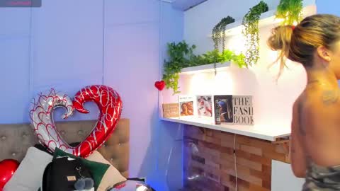 Snapshot of georgina_coule chatting on February 17, 12:16 pm Georgina Coule online show from February 17, 12:16 pm