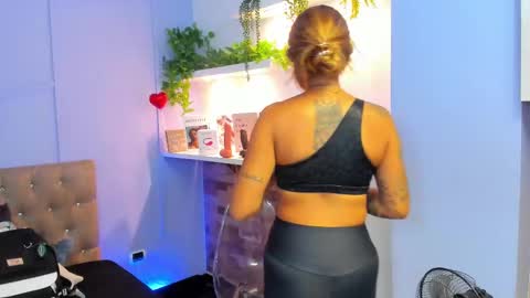 Snapshot of georgina_coule chatting on February 20, 12:15 pm Georgina Coule online show from February 20, 12:15 pm