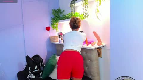 Snapshot of georgina_coule chatting on February 28, 12:09 pm Georgina Coule online show from February 28, 12:09 pm