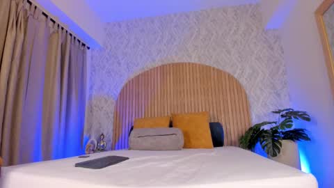 Kendal  online show from February 4, 3:18 pm